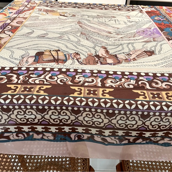 La Femme Aux Semelles de Vent Silky Scarf Wrap - Picture 11 of 16